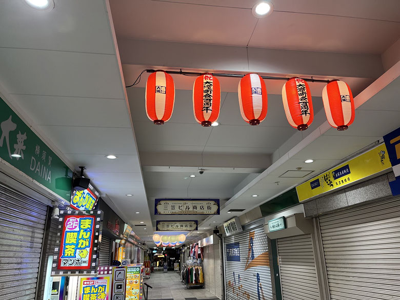 ディスプレイ　展示　厚木　厚木市　愛甲石田　横須賀市　横須賀　記念艦　戦艦　三笠　三笠ビル商店街　入口装飾　ファクトリーマオ   ファクトリーマオ株式会社