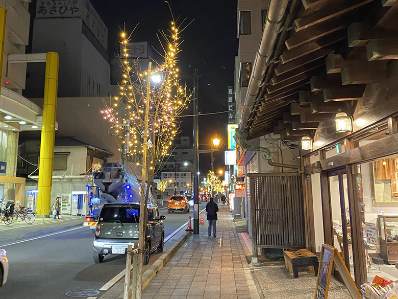 ディスプレイ　展示　厚木　厚木市　愛甲石田　国道にイルミネーション　イルミネーション 許認可　小田原市　ファクトリーマオ   ファクトリーマオ株式会社