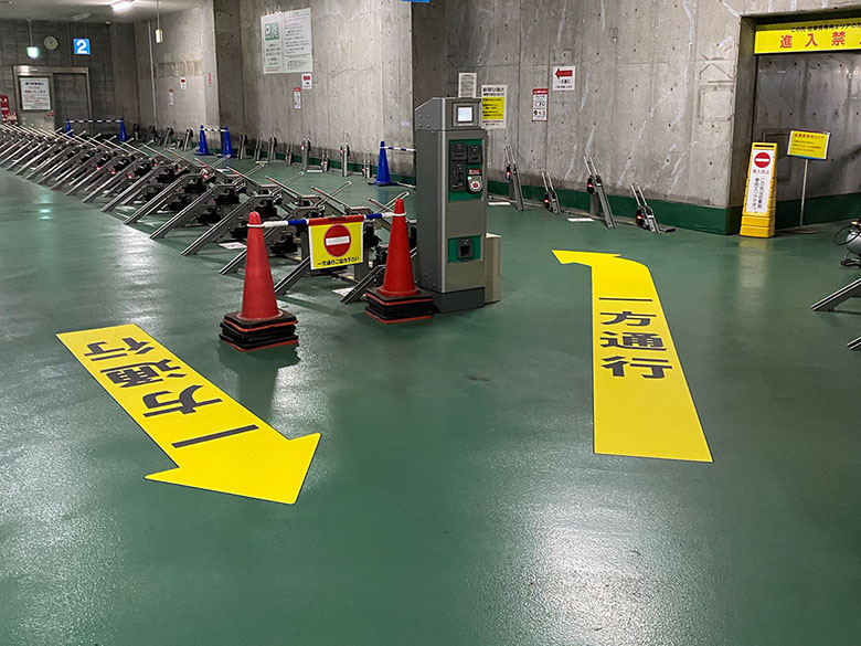 ディスプレイ　展示　厚木　厚木市　愛甲石田　横須賀市　横須賀　記念艦　戦艦　三笠　三笠ビル商店街　入口装飾　ファクトリーマオ   ファクトリーマオ株式会社