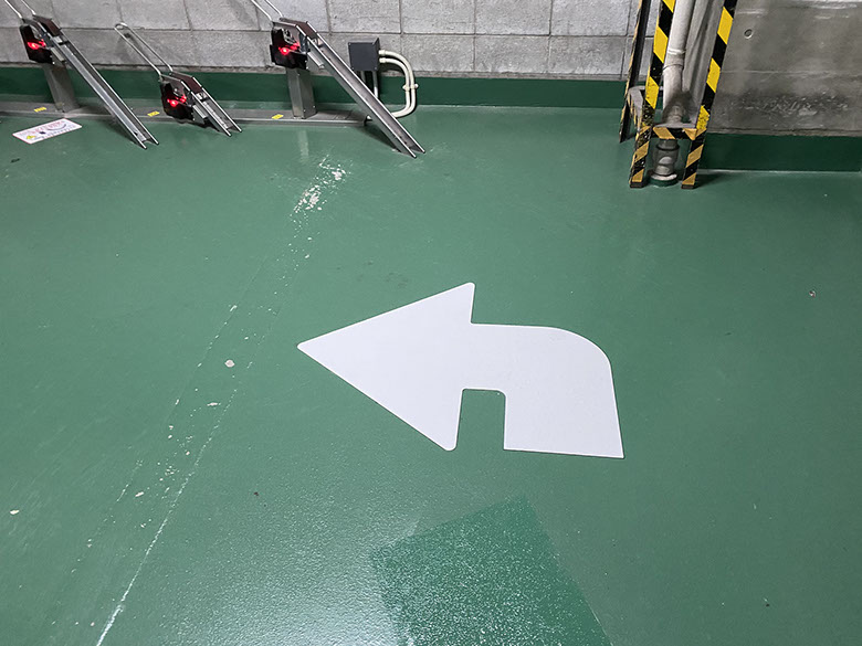 ディスプレイ　展示　厚木　厚木市　愛甲石田　横須賀市　横須賀　記念艦　戦艦　三笠　三笠ビル商店街　入口装飾　ファクトリーマオ   ファクトリーマオ株式会社